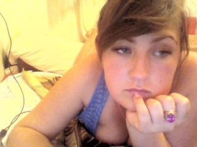 6173-ladyniki-large-tits-shaved-pussy-brunette-teen-webcam-female-tits