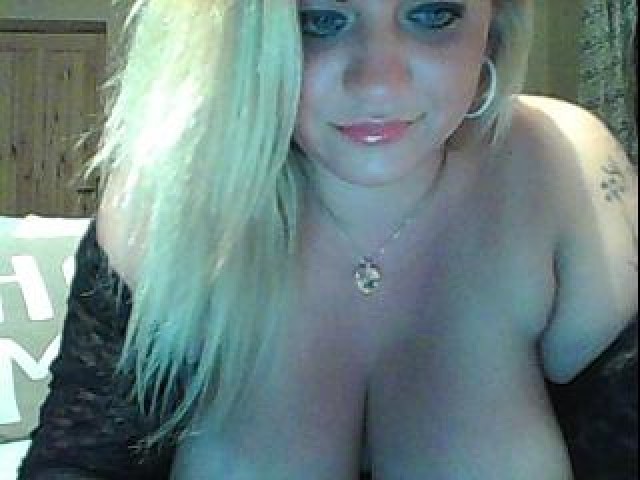 13911-sweettanna-webcam-model-babe-female-tits-large-tits-webcam-blonde