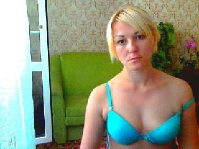 16078-alesi4ka-medium-tits-female-webcam-trimmed-pussy-webcam-model-pussy