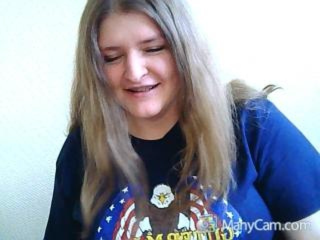 17046-moi-sofism-caucasian-webcam-model-webcam-blue-eyes-female-pussy