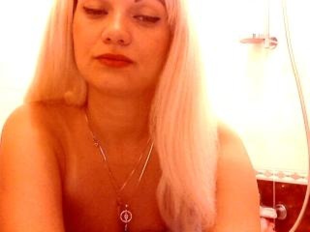 22237-maximmadiva-babe-webcam-model-pussy-webcam-tits-shaved-pussy-caucasian
