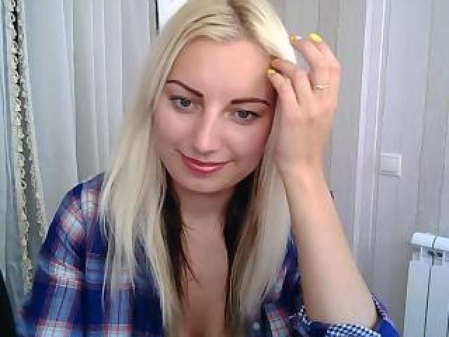24917-snowwhitee-pussy-female-webcam-model-webcam-caucasian-blonde