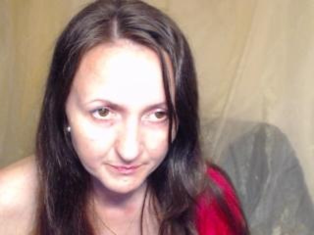 26434-donnakiss-female-webcam-model-shaved-pussy-brunette-tits-medium-tits