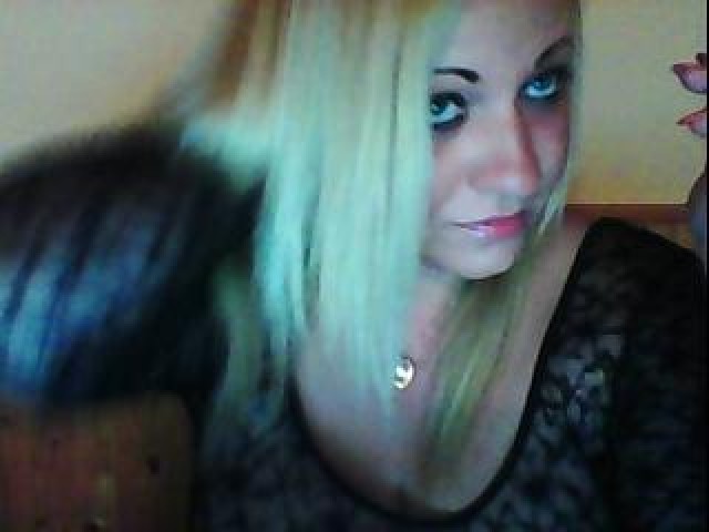 26976-sweettanna-caucasian-babe-pussy-blue-eyes-webcam-webcam-model-blonde