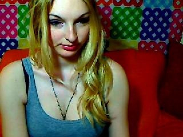 28528-roxysweet-female-tits-blue-eyes-medium-tits-webcam-model-shaved-pussy