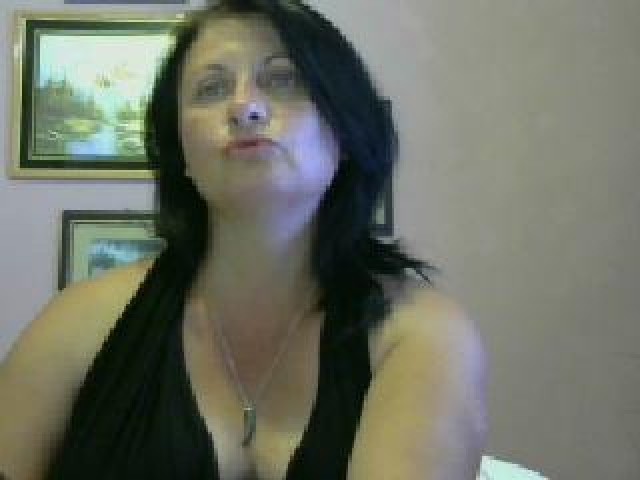 33629-ladyella41-pussy-female-webcam-model-webcam-straight-green-eyes