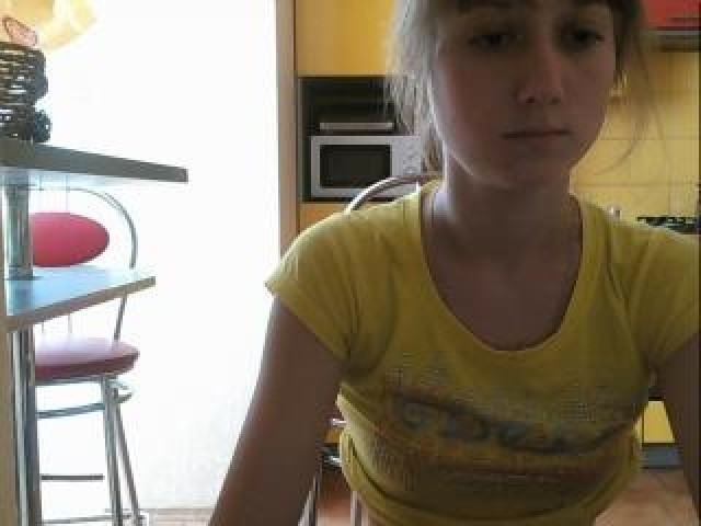 39699-malushkaxxx-blonde-tits-small-tits-straight-caucasian-webcam-model