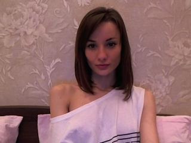 43091-lovelyella-middle-eastern-babe-shaved-pussy-straight-webcam-model