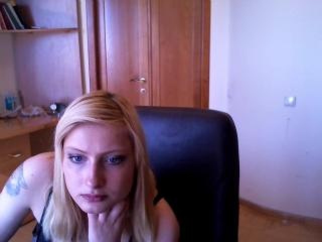 47431-kitty-kat2015-blonde-teen-female-webcam-webcam-model-caucasian-large-tits