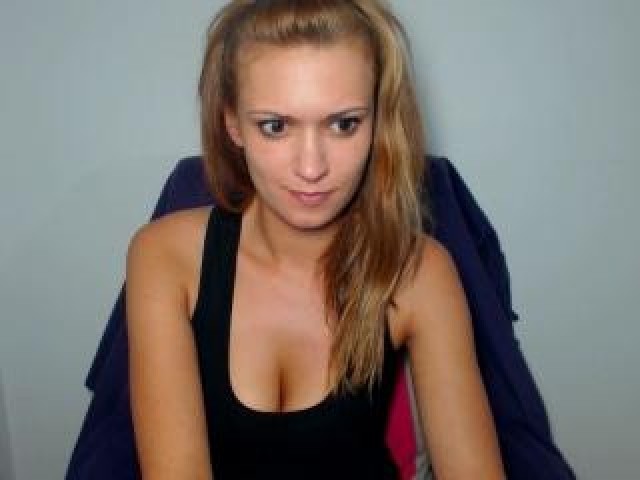 47509-daisylovve-straight-brown-eyes-large-tits-babe-webcam-model-caucasian