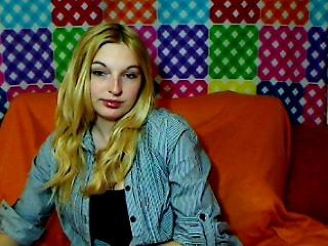 47867-roxysweet-caucasian-female-straight-webcam-model-medium-tits