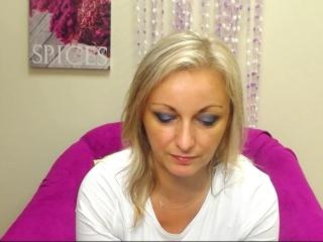 55101-vanessaxhot-tits-straight-blue-eyes-mature-webcam-sex-blonde