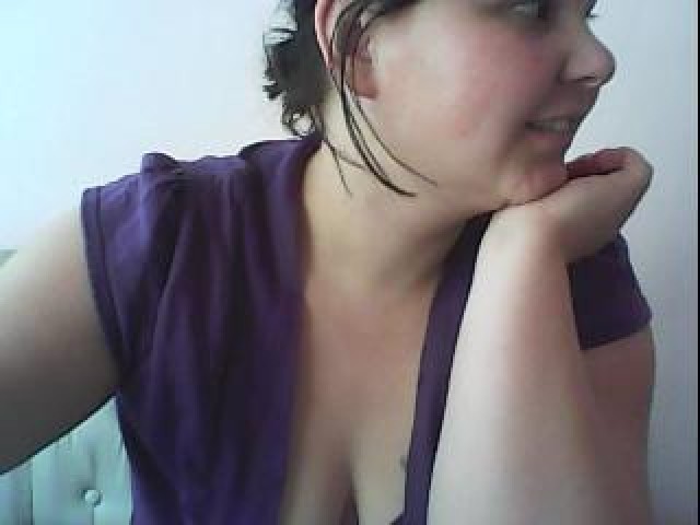 55715-kiskahry-brown-eyes-pussy-webcam-model-brunette-shaved-pussy