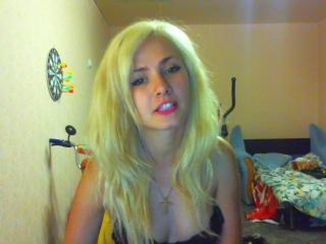 57498-lerochkakiss-webcam-model-female-caucasian-shaved-pussy-brown-eyes