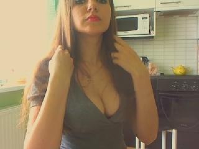 60302-delight-vikki-female-caucasian-brunette-babe-tits-webcam-trimmed-pussy